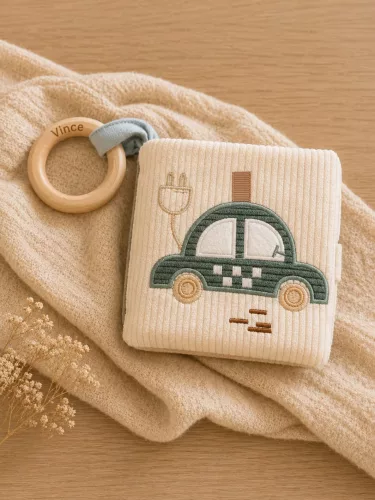 Névre szóló textil foglalkoztató babakönyv - On The Go