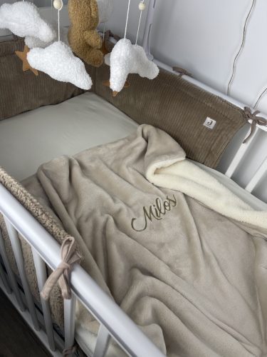 Névre szóló hímzett puha babatakaró